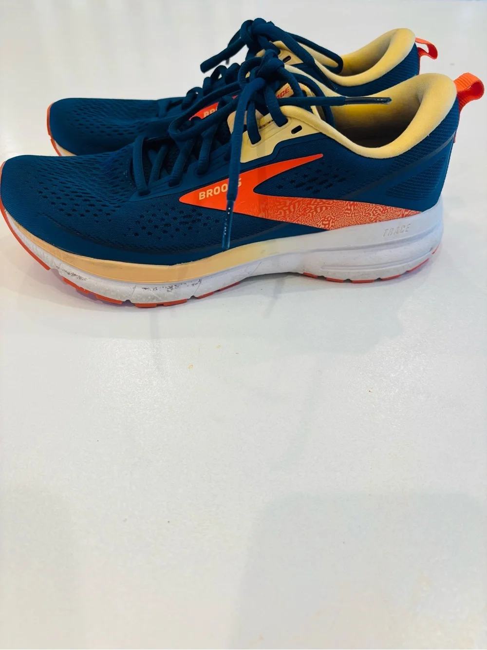 Brooks Trace 3 Women’s Sneakers in Teal with Orange Accents size 8